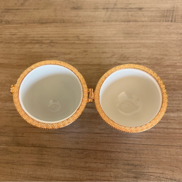 Vintage Porcelain Egg Trinket Box Jewelry Holder Floral Hinged Decor - Picture 8 of 10